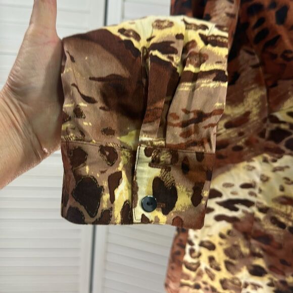 Chico’s Shirt Size 2 (12) Long Sleeve Animal Print - Picture 7 of 13